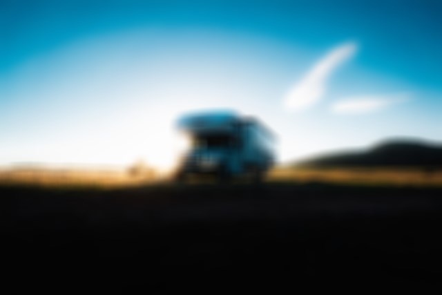 野外露营 波光粼粼